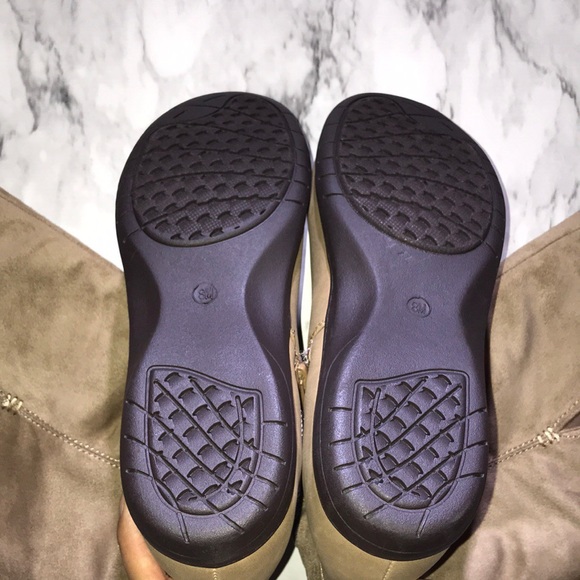 Tall brown boots - Picture 5 of 8